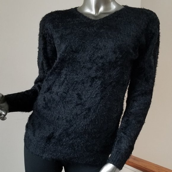 Soft Black sweater - Picture 2 of 4